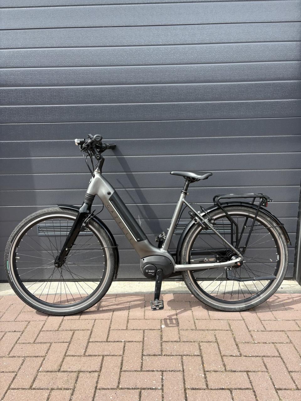 Gazelle ultimate c8+. Elektrische damesfiets bosch middenmoter