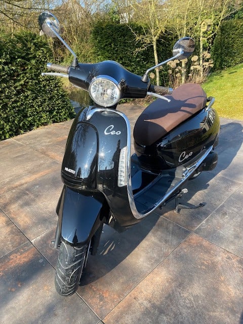 Motor scooter