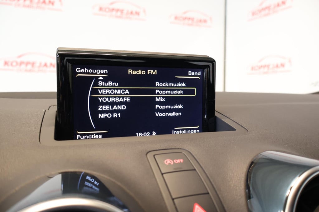 Audi A1 Sportback 1.0 tfsi design s-line nl auto, parkeersensoren, bluetoot