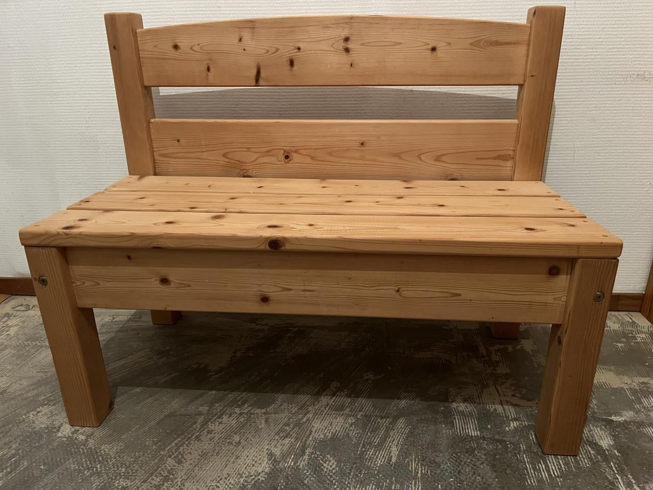 Grenen kinderbankje