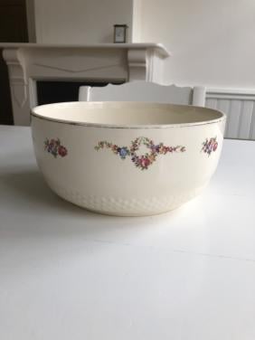 Mooie brocante hoge schaal met bloemendecor