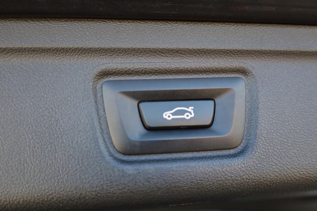 BMW 3-serie touring 330e m sport cam i trekhaak i acc i 292pk