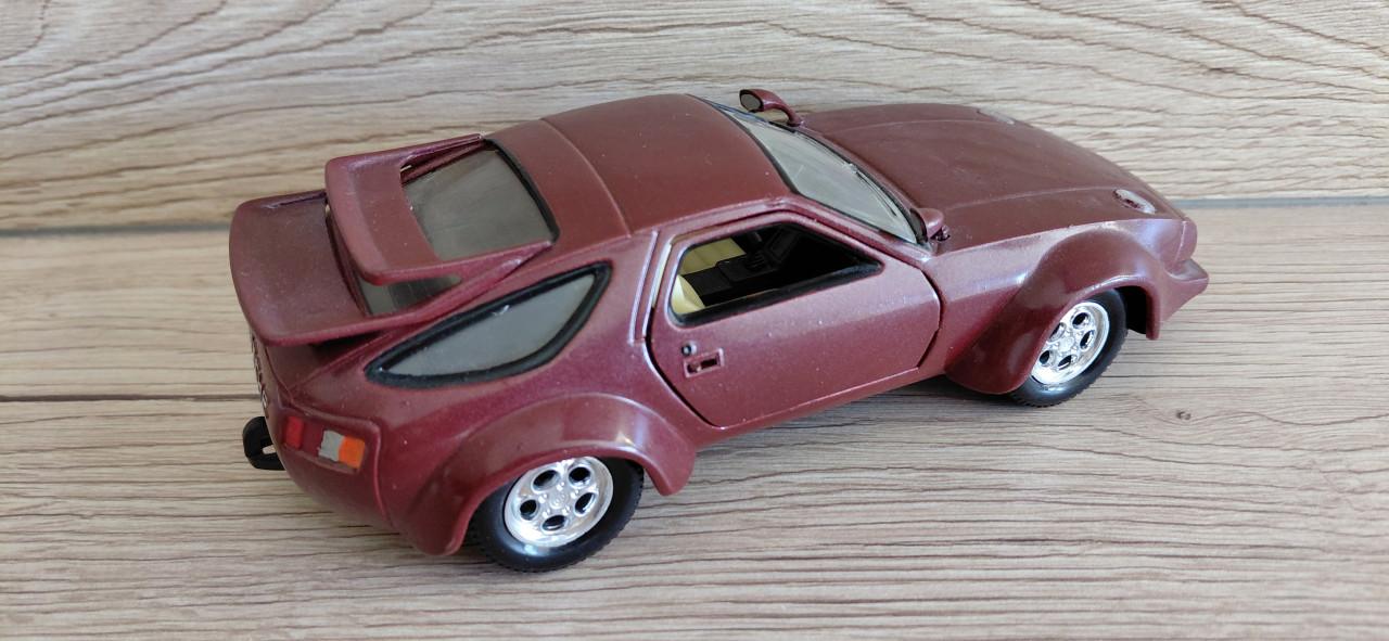 Porsche 928