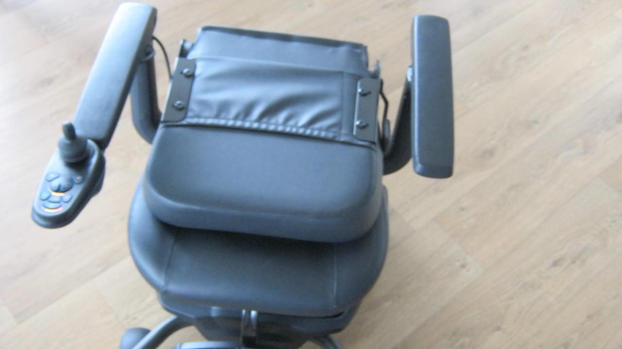 TE KOOPE-SMART COMPACTE ELEKTRICHE BINNEN ROLSTOEL MET JOYSTICK