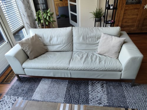 Leren Montel b ankstel 2 + 2,5 zits,creme wit KOOPJE 150 euro