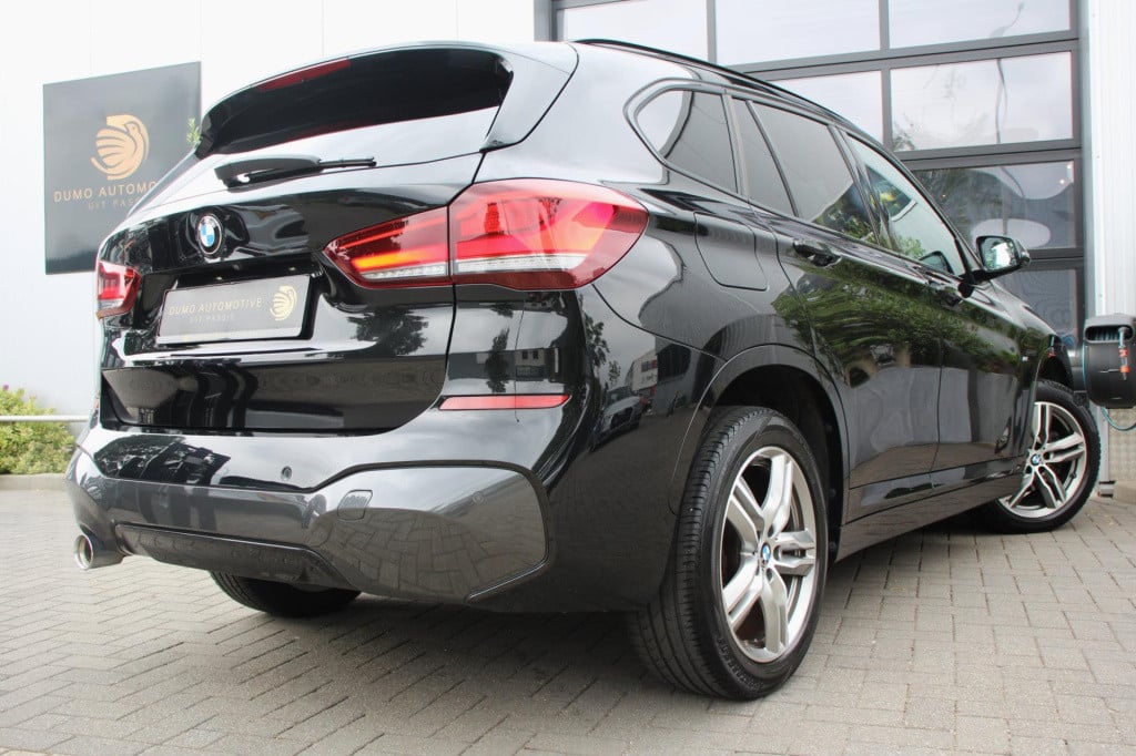 BMW X1 sdrive18i m sport - pano - leder - led - headup - navi plus - full o