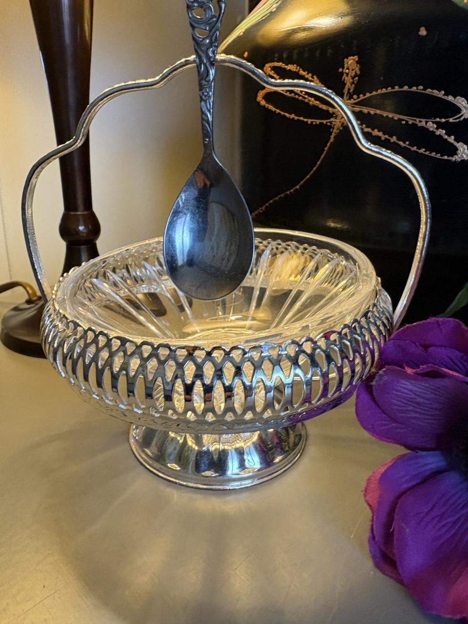 Verzilverd schaaltje met glazen binnenpot