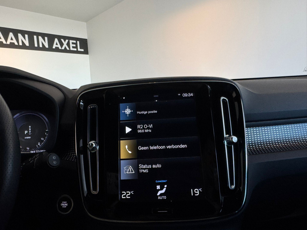 Volvo XC40 1.5 t4 recharge r-design black edition