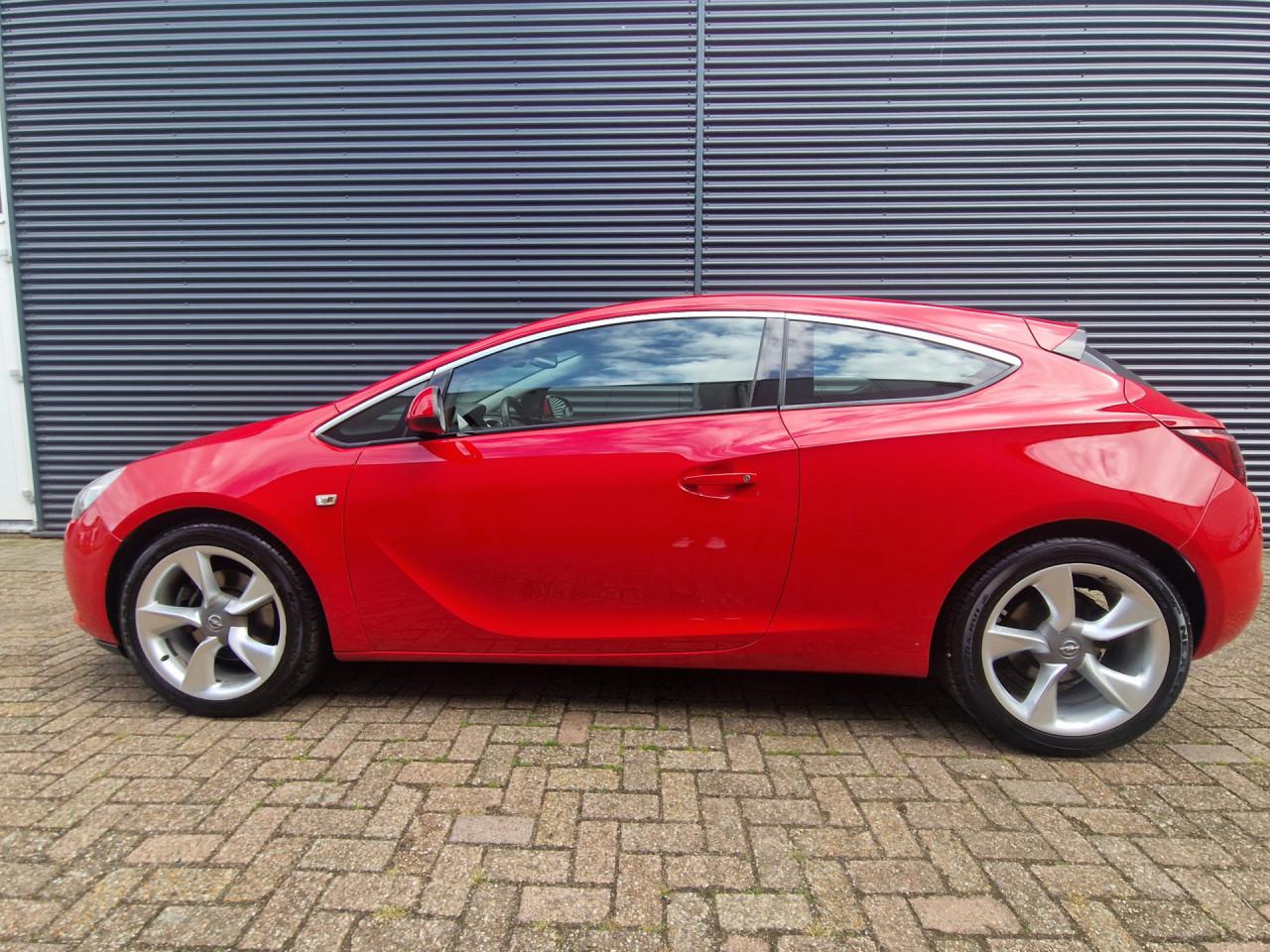 Opel Astra GTC 1.4 Turbo Sport