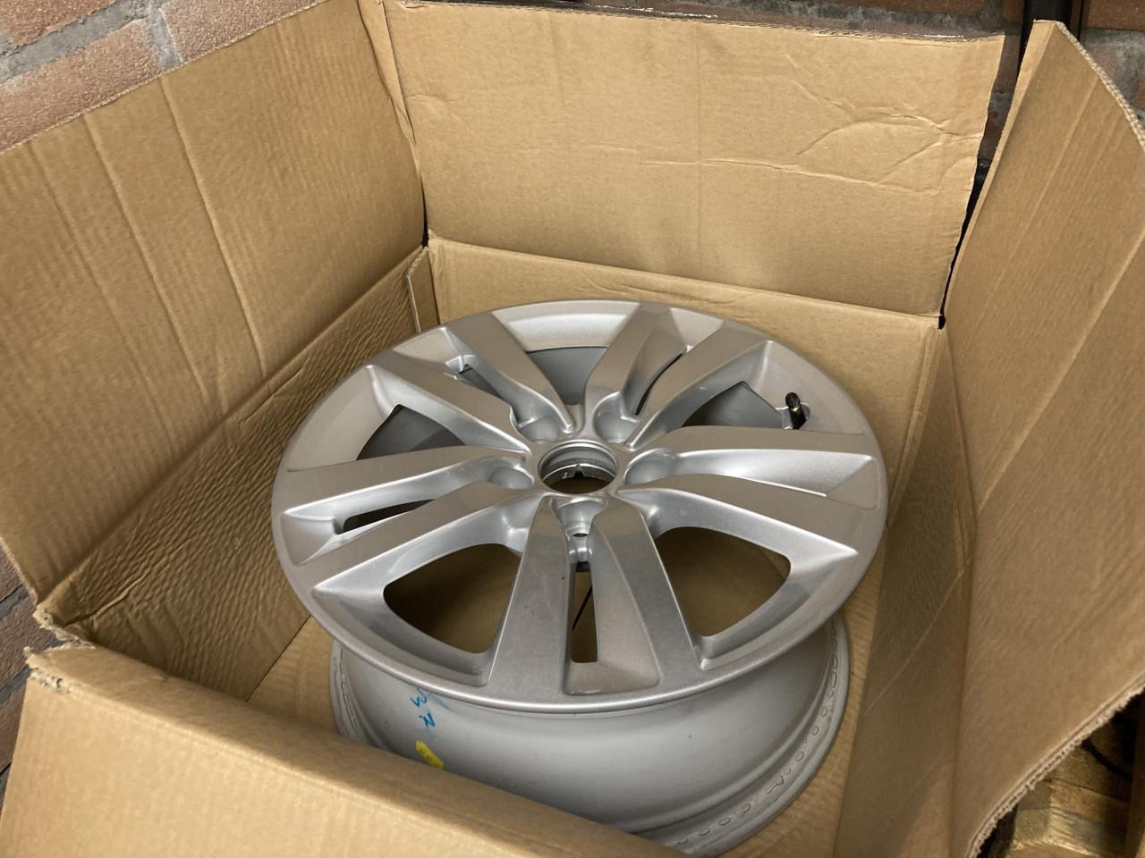 Nieuwe 16 inch Peugeot LM velgen