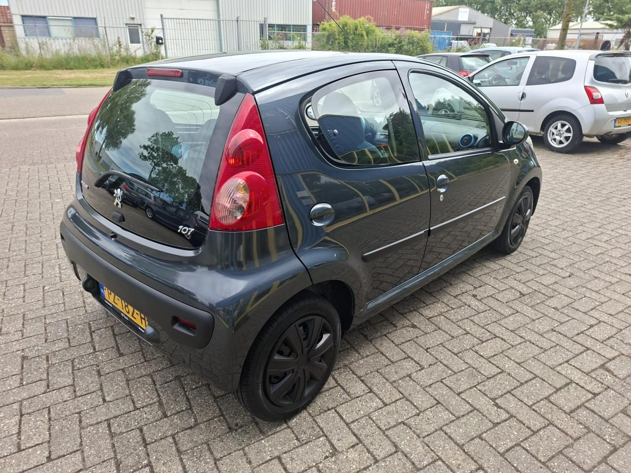Peugeot 107 1.0 12v XR 5deurs bj:2008 airco i.z.g.st