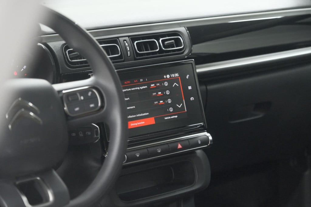 Citroen C3 puretech 110 eat6 max | parkeersensoren | apple carplay | 16 inc