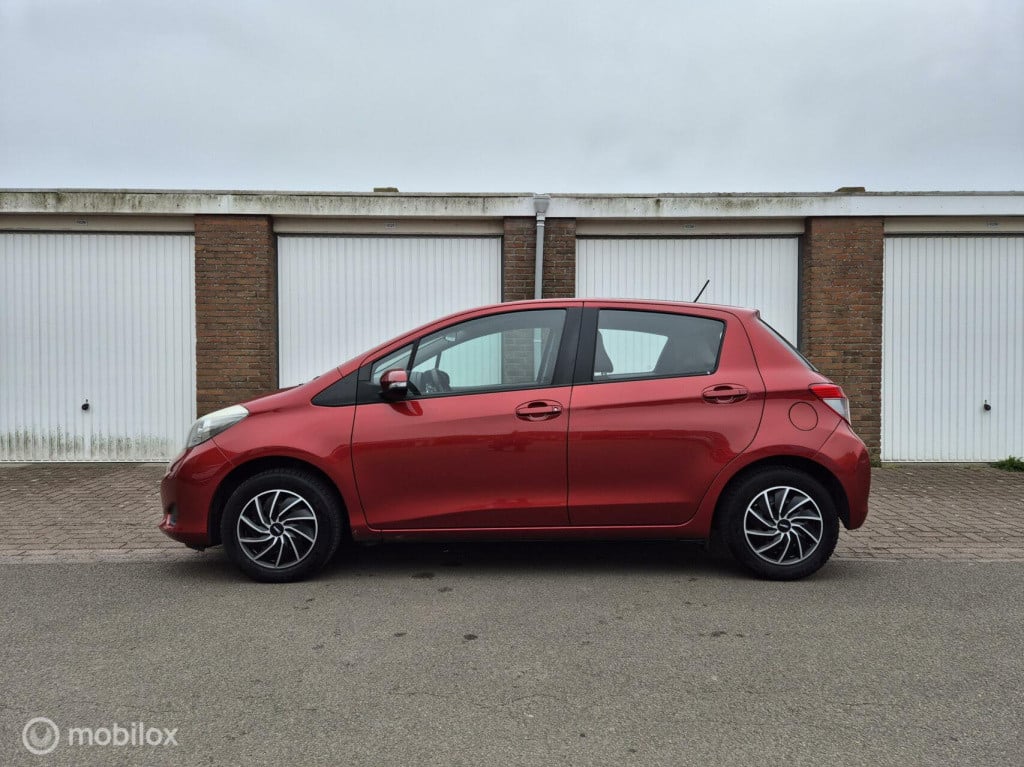 Toyota Yaris 1.0 vvt-i aspiration / camera / trekhaak / origineel nl