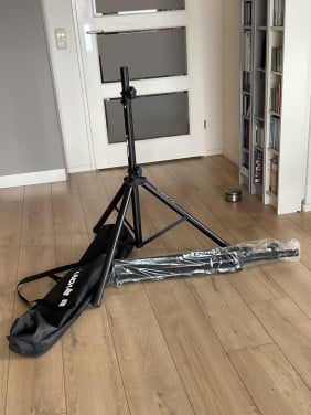 2 nieuwe speaker statieven ( niet gebruikt )