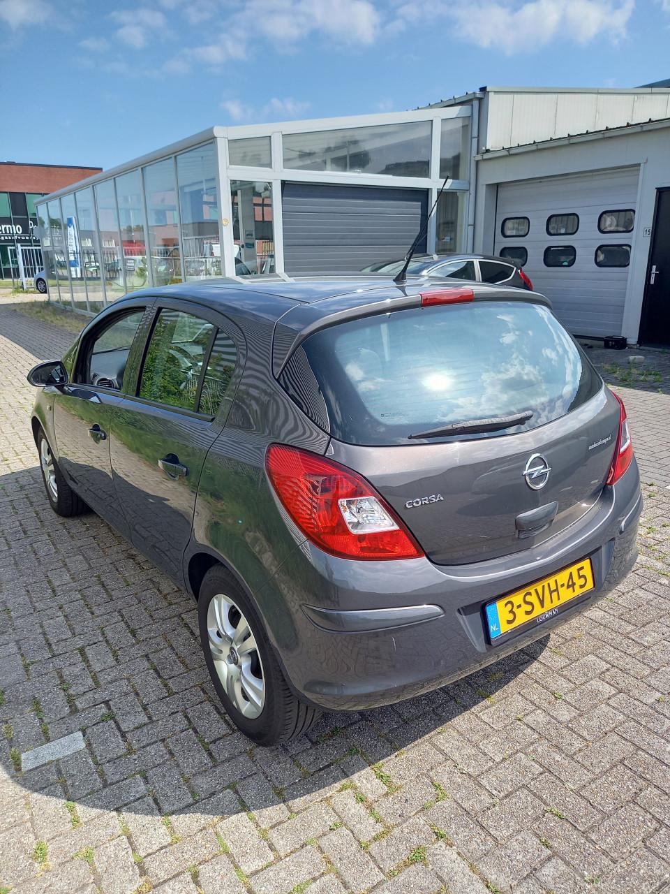 Mooie en zeer goede Opel Corsa AUTOMAAT