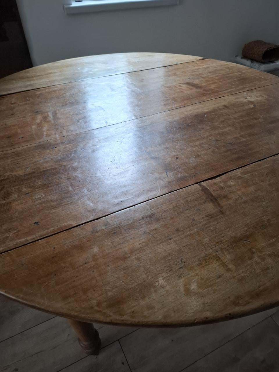 Landelijke oude grenen hangoortafel