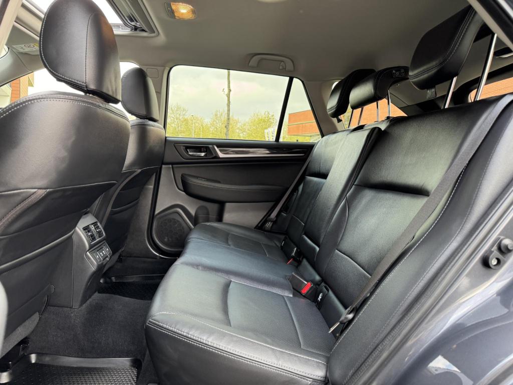 Subaru Outback 2.5i premium nl-auto incl. trekhaak afneembaar!