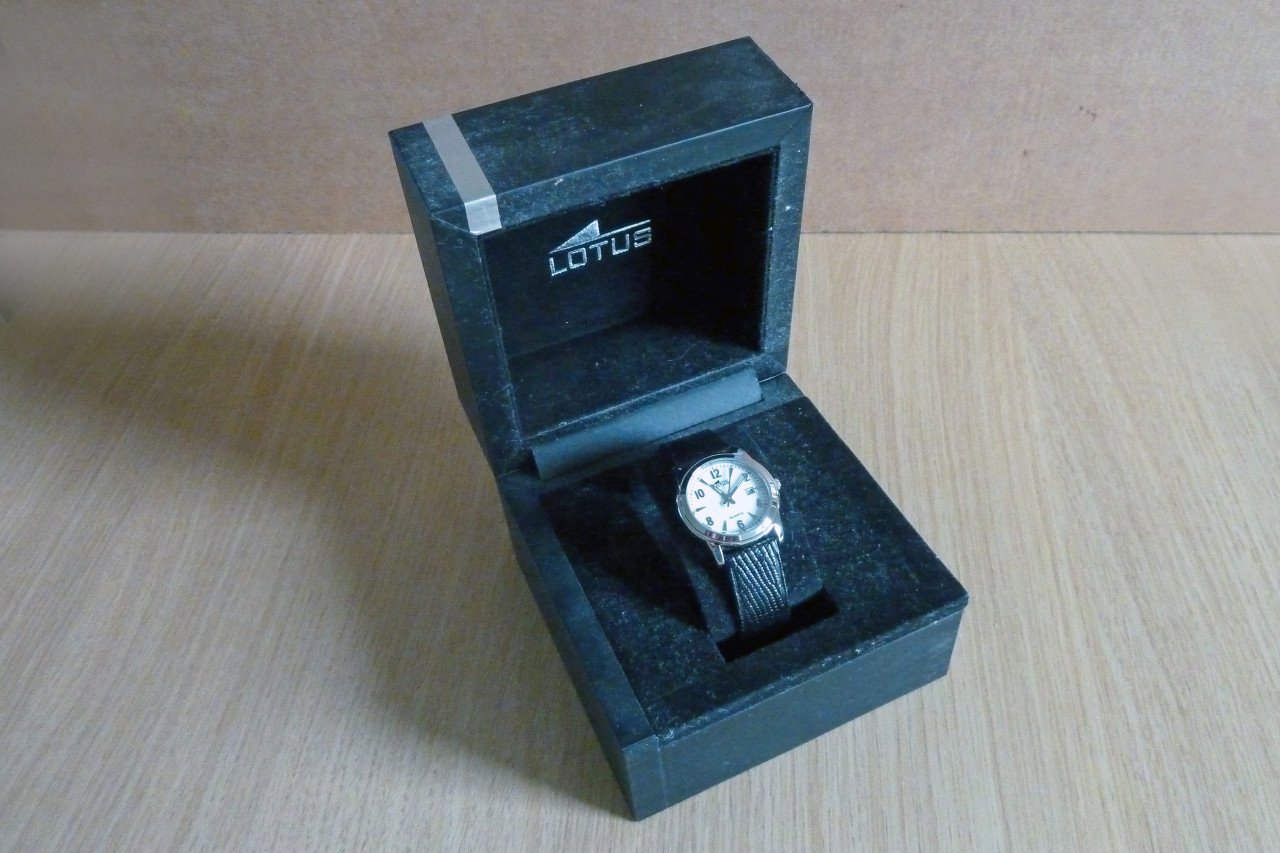 LOTUS Dames horloge Splinternieuw!