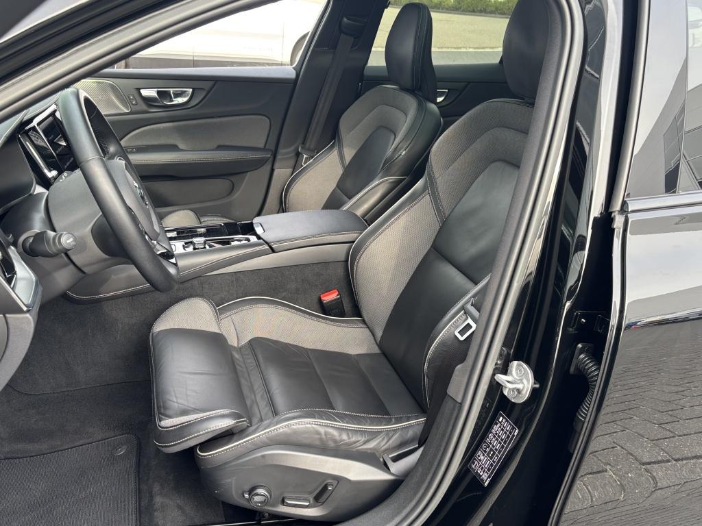 Volvo V60 t6 398pk recharge r-design| panodak| adap.cruise| camera| awd