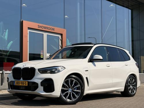 BMW X5 xdrive45e high executive | m pakket | pano | luchtvering | trekhaak 