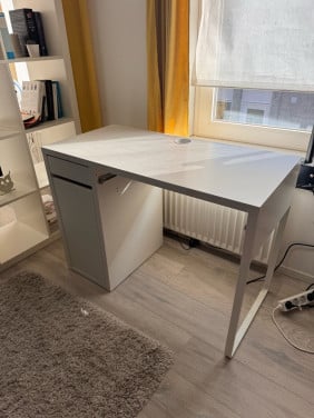 Ikea bureau met stoel