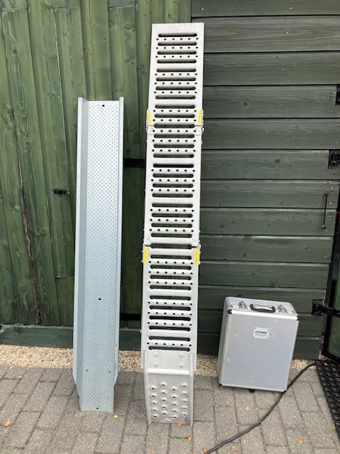 Gereedschapset in Koffer, Compressor, Startkabels, garagekrik ezv..