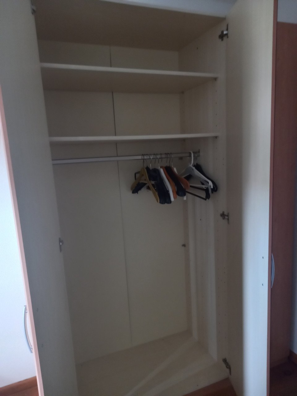 Kledingkast met spiegel
