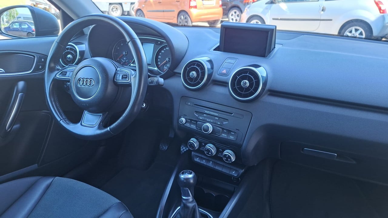 Audi A1 1.2 TFSI Attraction Pro Line Business 5drs bj:2013 airco-navigatie