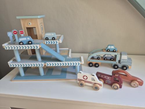 Houten speelgoed auto's