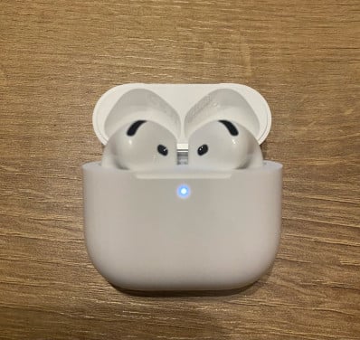 Airpods 4 met Noise canceling