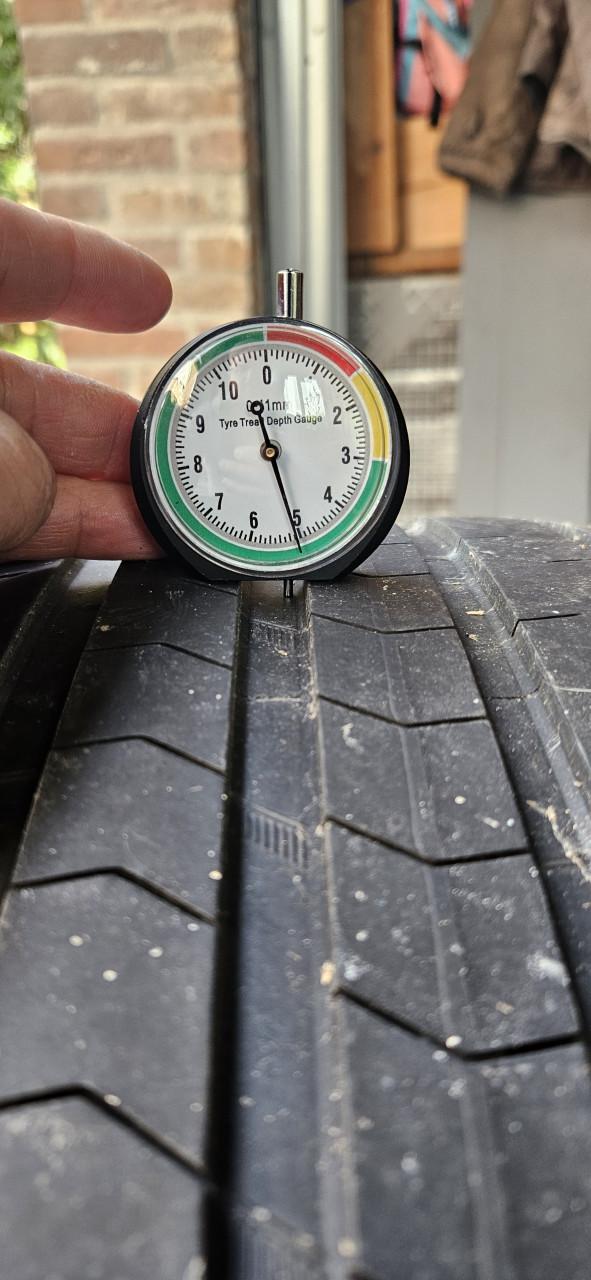 Zomerbanden vredestein R18/245/40