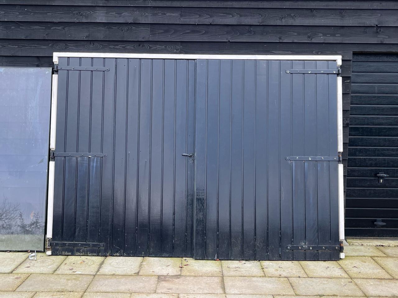 Dubbele deuren met kozijn