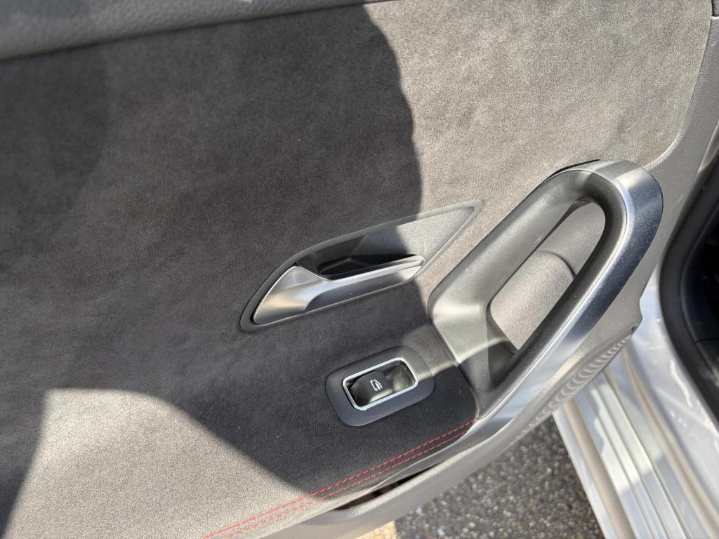 Mercedes-Benz A-Klasse 200 business solution amg bomvol|panoramadak|afneemb