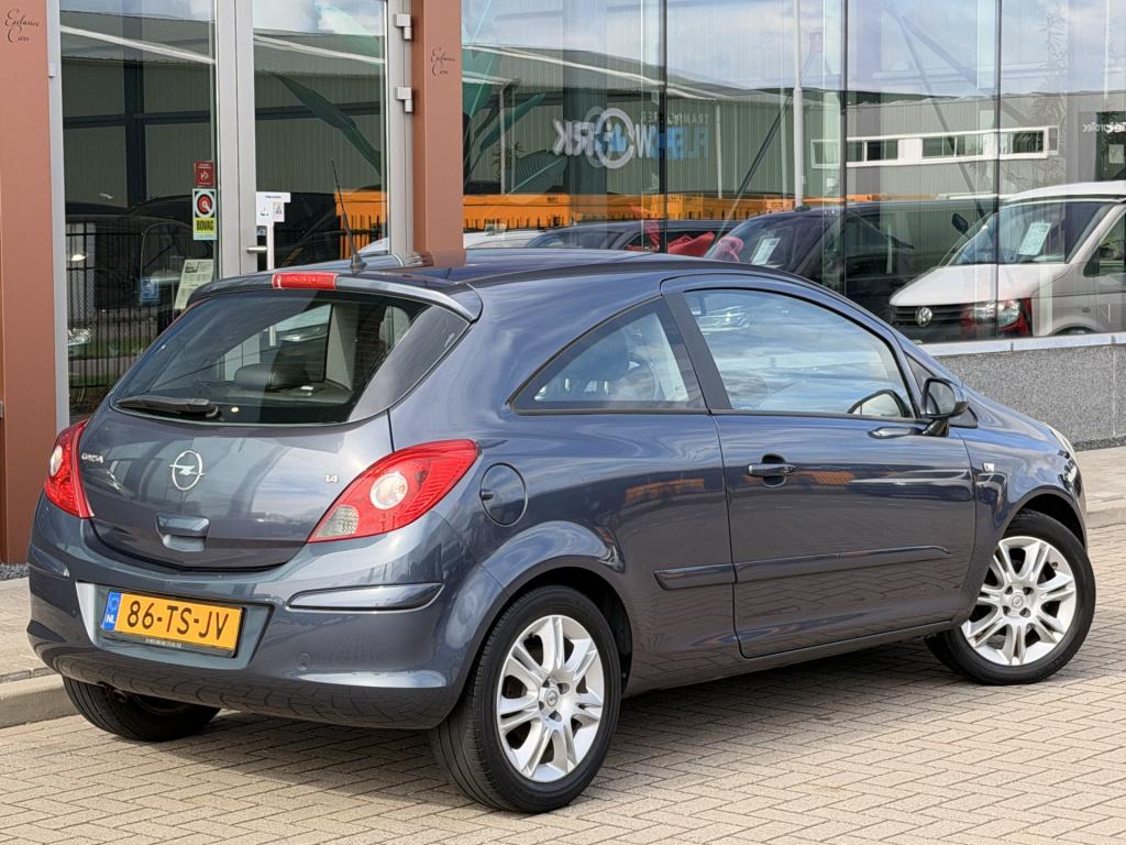Opel Corsa 1.4-16v cosmo | radio | climate control | half leder |