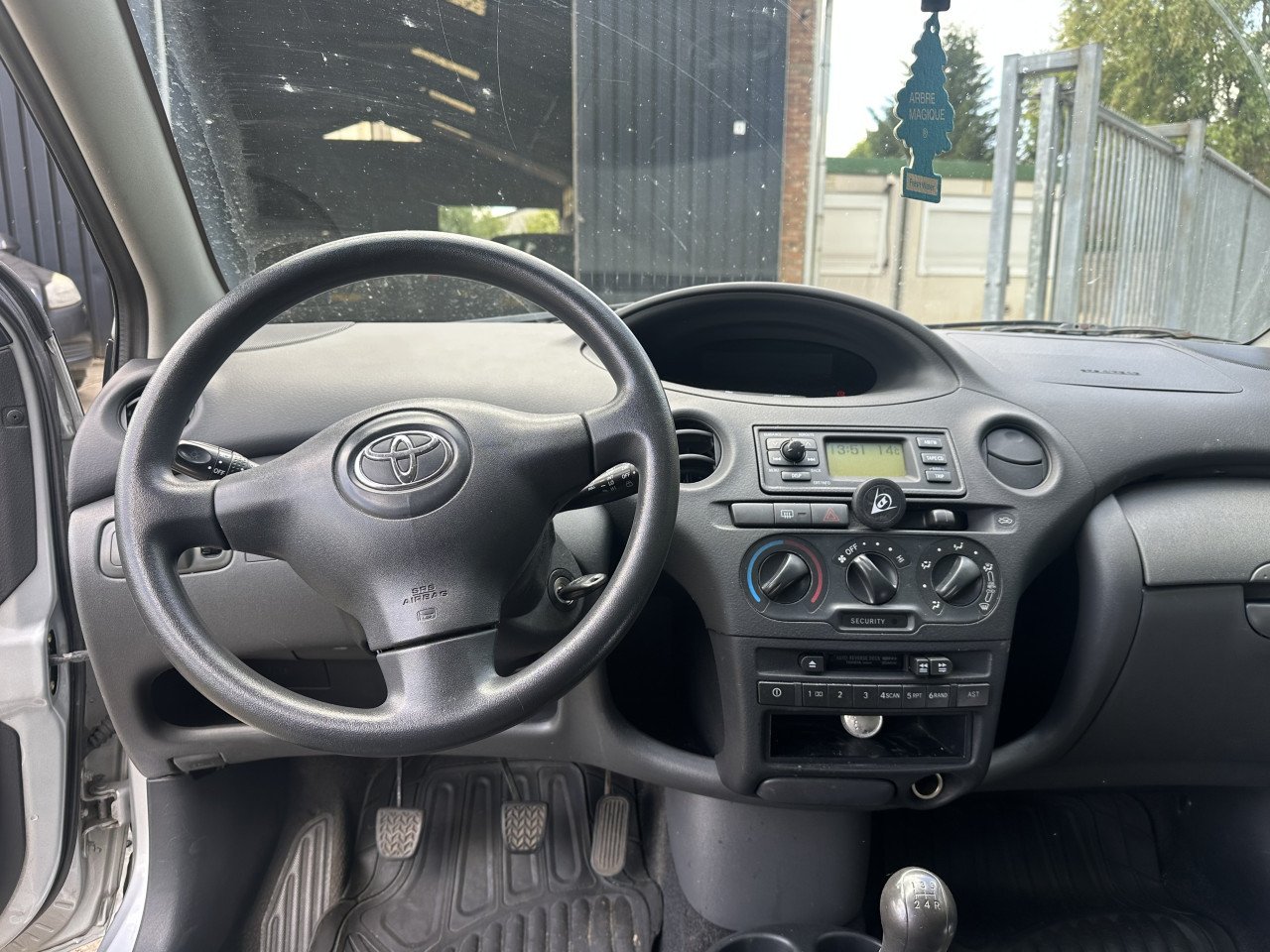 Toyota Yaris 1.0 16V 5DR