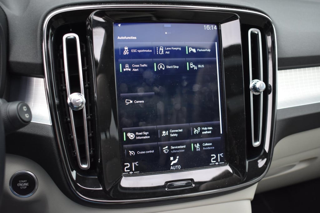 Volvo XC40 1.5 t3 momentum pro | pano | camera | apple carplay | android au