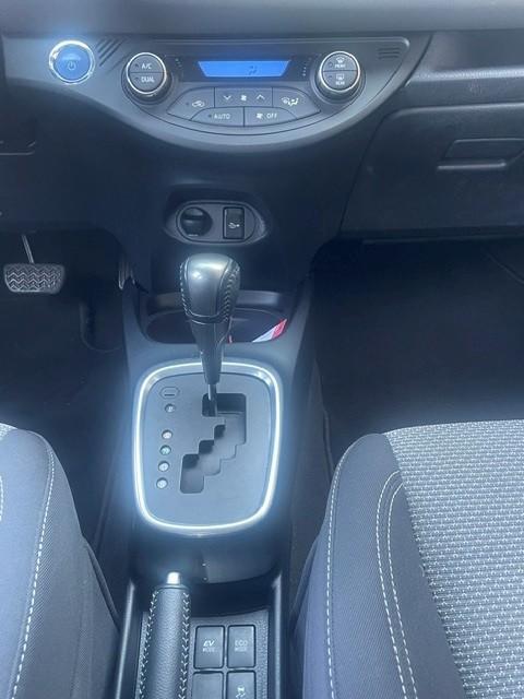 Toyota Yaris 1.5 hybrid trend bi-tone