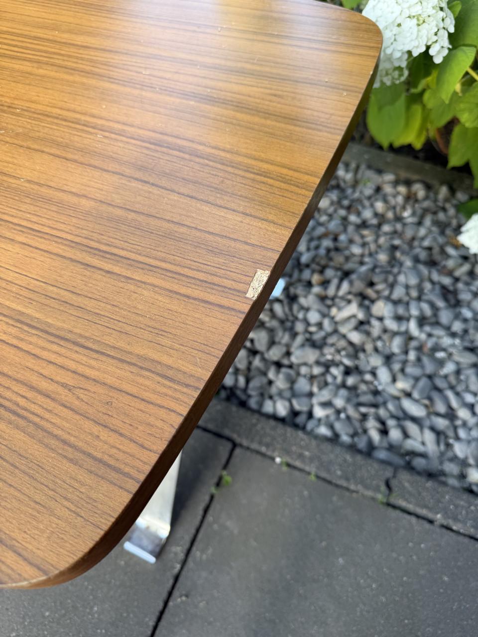 Vintage salontafel met keramiek tegel inleg en chrome onderstel