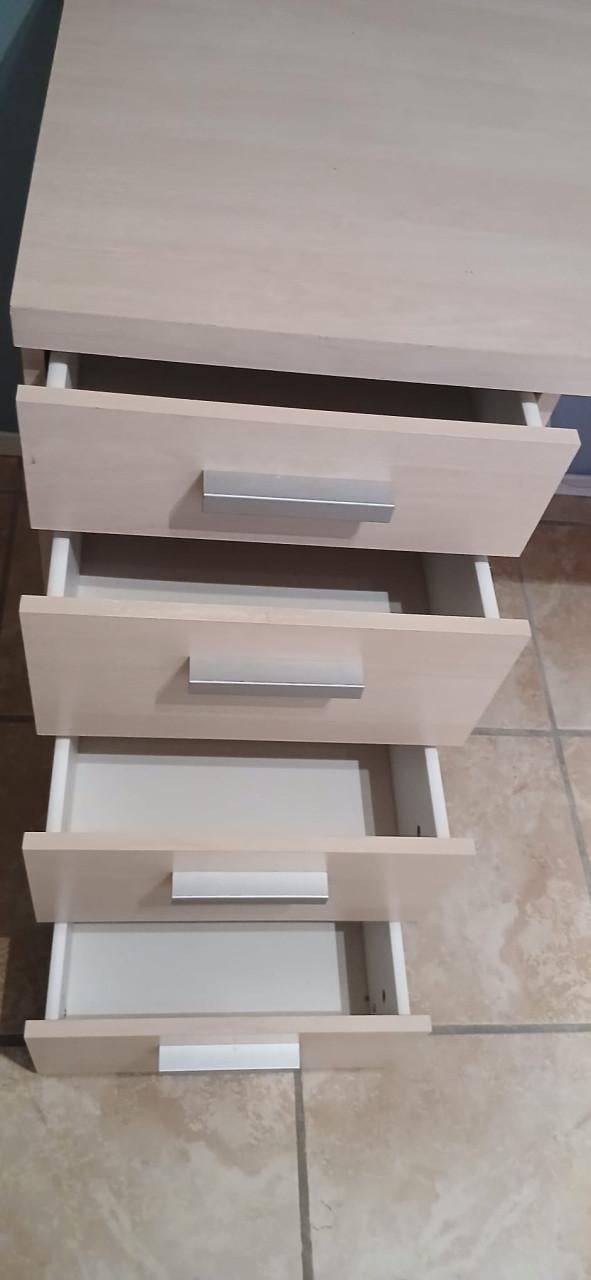 Kajuit bed en bureau