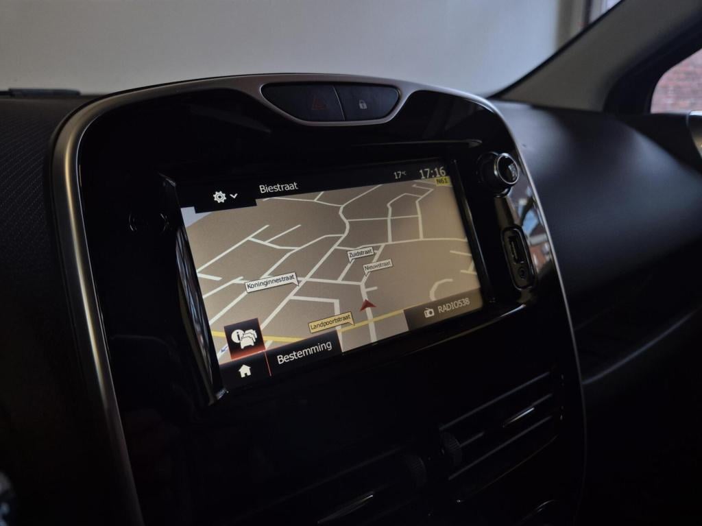 Renault Clio 0.9 tce limited / keyless / cruisecontrol / parkeersensoren