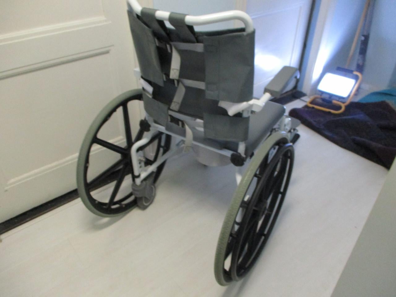 DRIVE  Duomotion douche / po / rolstoel  in nieuwstaat