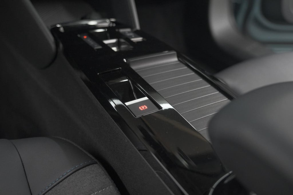 Citroen C4 puretech 130 eat8 shine | camera | apple carplay | parkeersensor