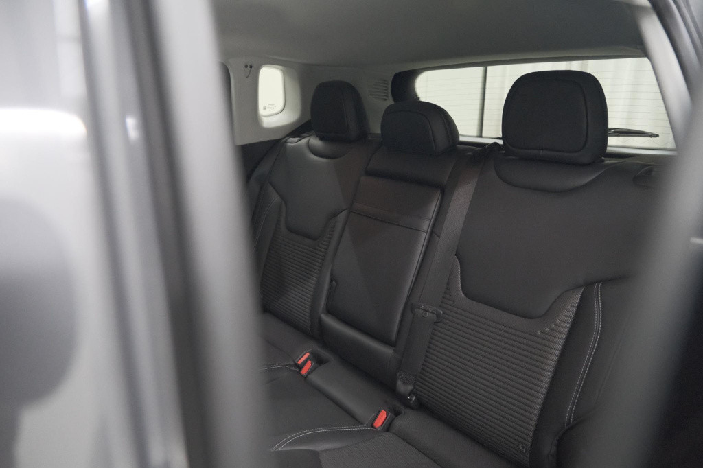 Jeep Compass 4xe 190 plug-in hybrid electric night eagle | camera | apple c