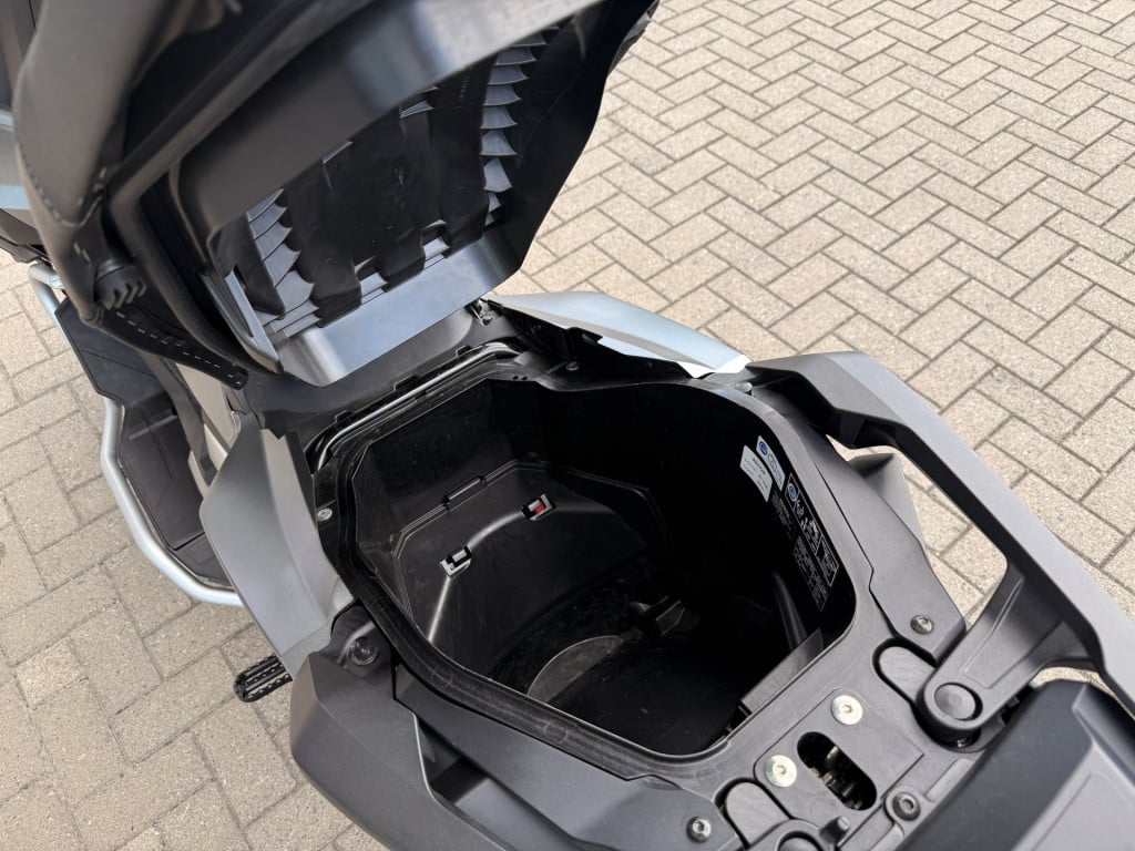 Honda Nc 750 x-adv | adventure pack | btw | akrapovic | sp-connect houder |