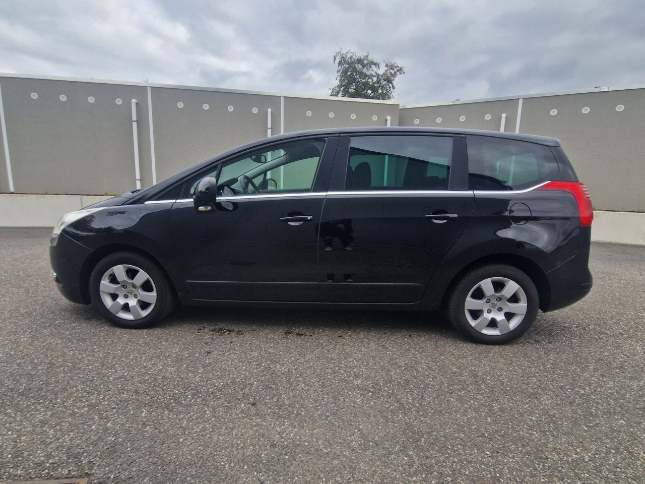 .Peugeot 5008 1.6 VTi Blue Lease 5p.