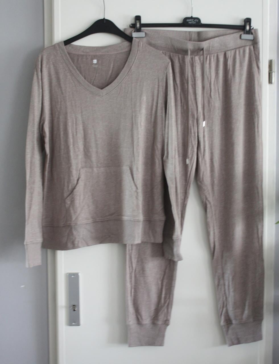 Huispak beige  merk hema  trui maat m