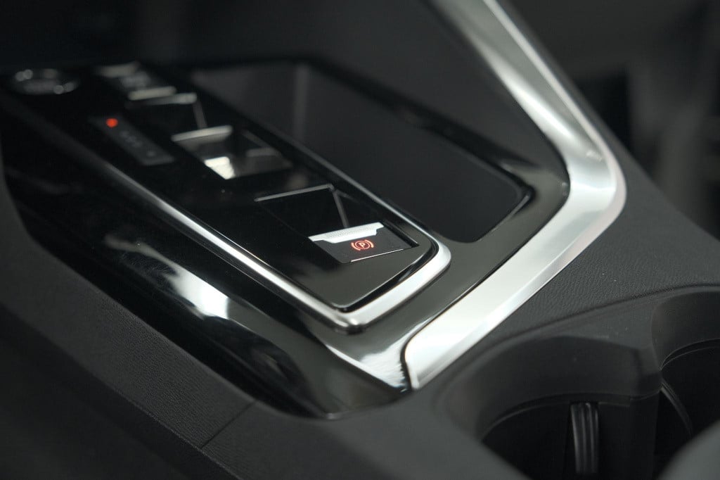 Peugeot 3008 1.6 hybrid 225 allure pack business | camera | navigatie | app