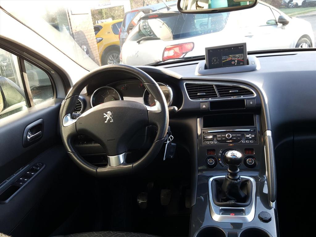 Peugeot 3008 style 1.2pt-130pk trekhaak | navigatie | cruise & climate cont