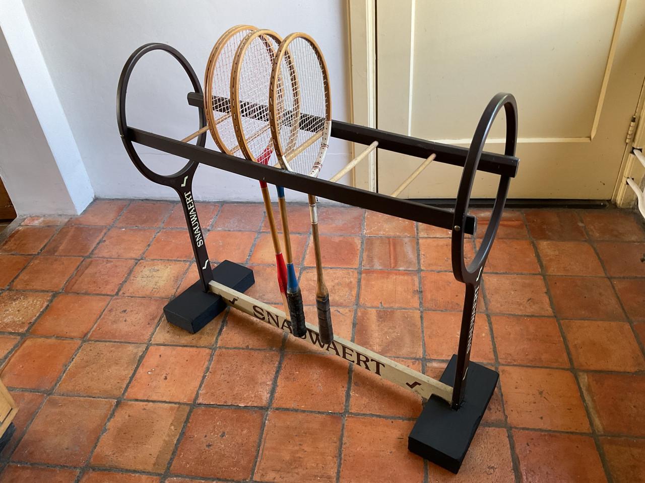 Tennis racket standaard uit winkel