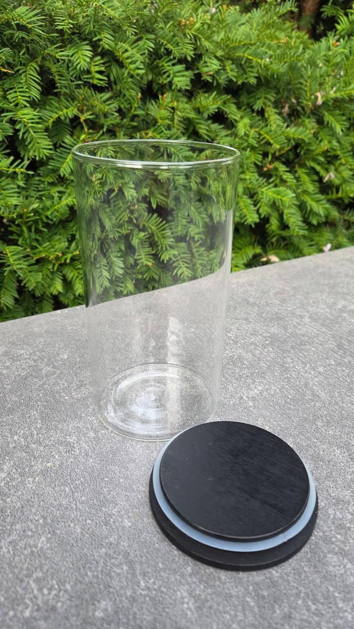 Ronde Puntgave Glazen Voorraadpot met houten deksel.